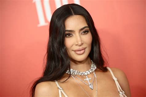 kim kardashian boobs nude|Vídeos pornôs com Kim Kardashian Nude Boobs 